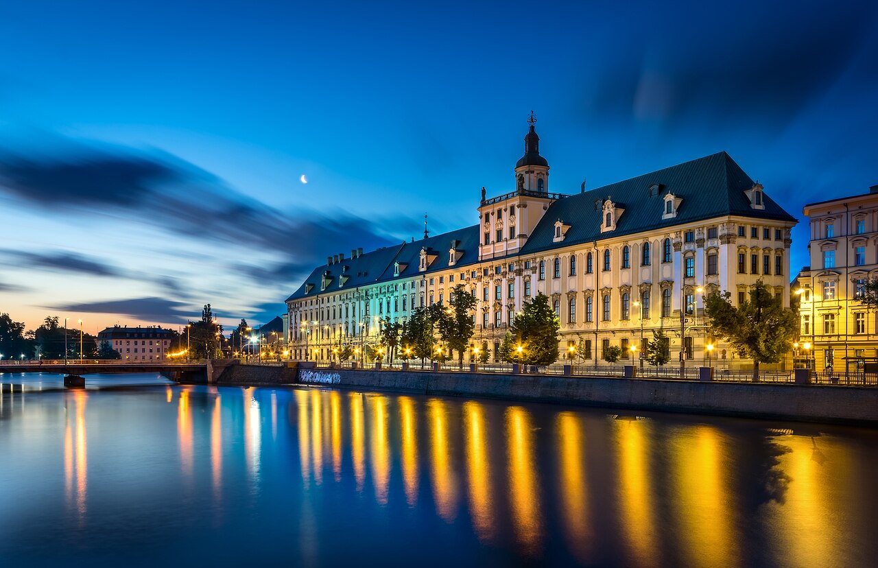 Budynek Uniwersytetu Wrocławskiego o poranku, symbol wrocławskiej nauki