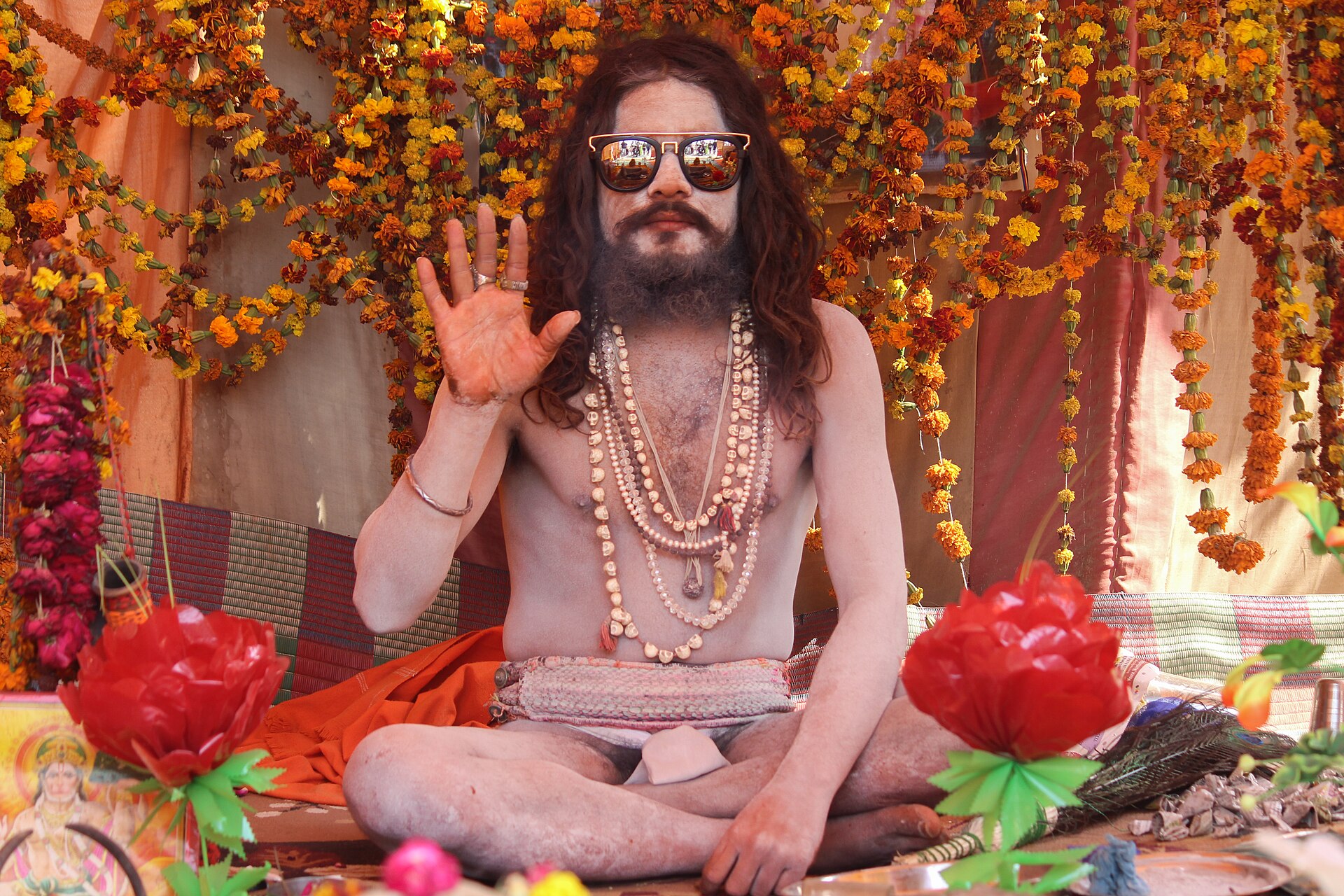 Tłum pielgrzymów podczas Kumbh Mela w Prayagraj w Indiach