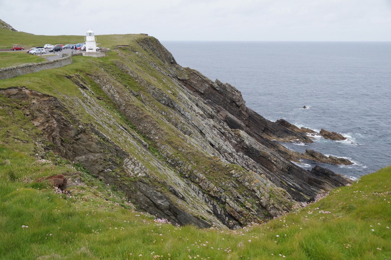 Klify Sumburgh Head — pionowa ściana skalna nad morzem